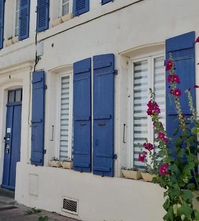 Residence Les Volets Bleus: Studio De 30 M² Classe 2 * Rochefort  Bagian luar foto