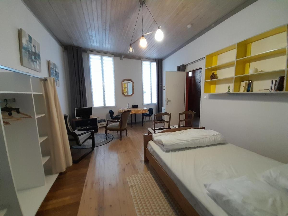 Residence Les Volets Bleus: Studio De 30 M² Classe 2 * Rochefort  Bagian luar foto